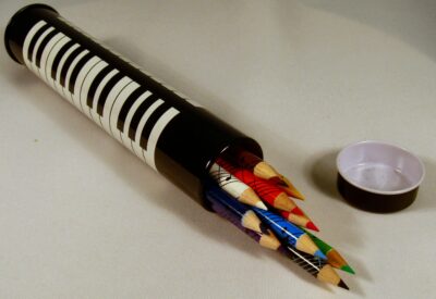 12 COLOUR MATITA IN KEYBOARD TIN
