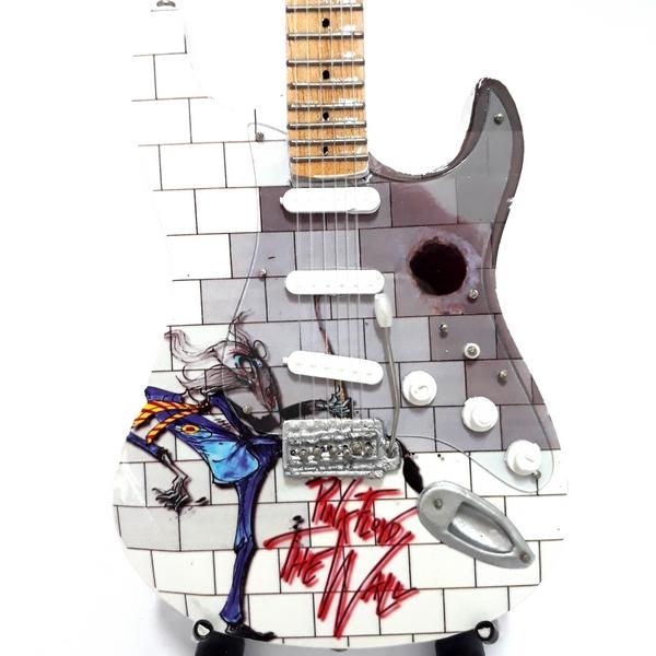 MINI CHITARRA DA COLLEZIONE REPLICA IN LEGNO - PINK FLOYD - TRIBUTE - THE WALL