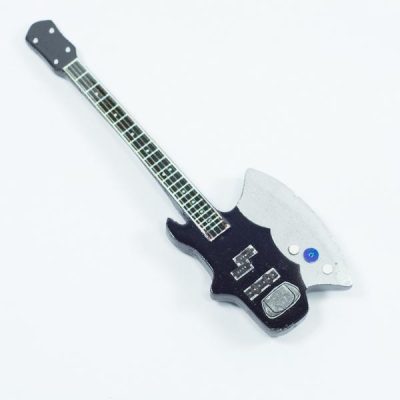MAGNETE PER FRIGO IN LEGNO A FORMA DI CHITARRA -KISS - GENE SIMMONS - AXE BASS