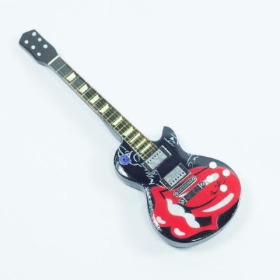 MAGNETE PER FRIGO IN LEGNO A FORMA DI CHITARRA -ROLLING STONES - TRIBUTE